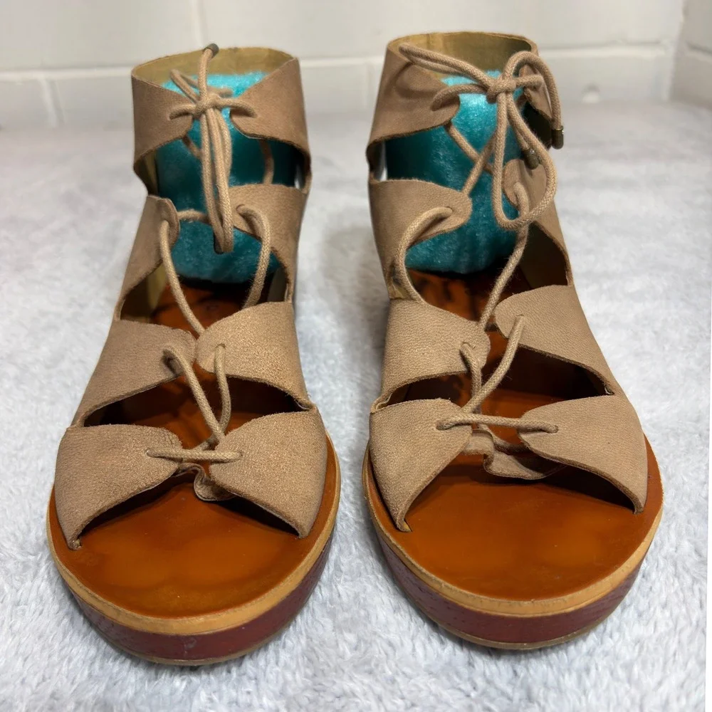 Lucky Brand Hipsta Wedge Sandals Womens 10M Taupe Leather Lace Up Gladiator Shoe
